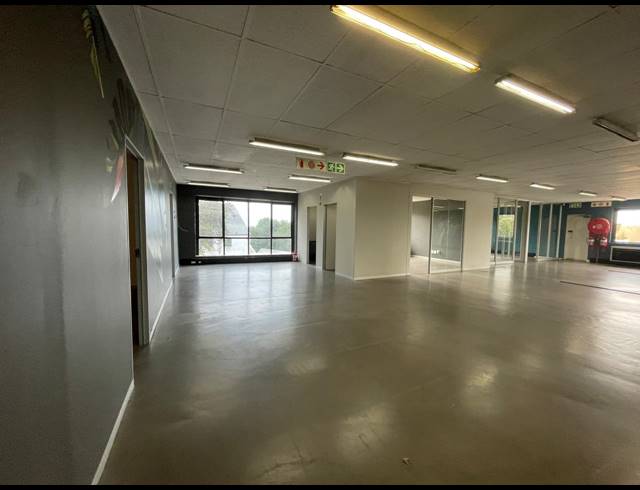 2,859M² OFFICE TO LET IN BRYANSTON